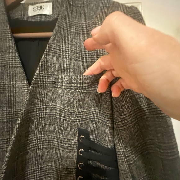 LF Seek the Label double breasted corseted plaid blazer - Picture 5 of 7